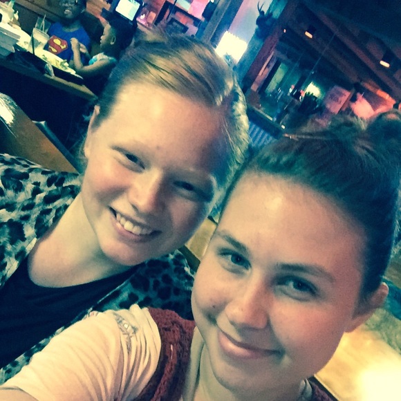 Meet your Posher, Stephanie😊 - Picture 8 of 8